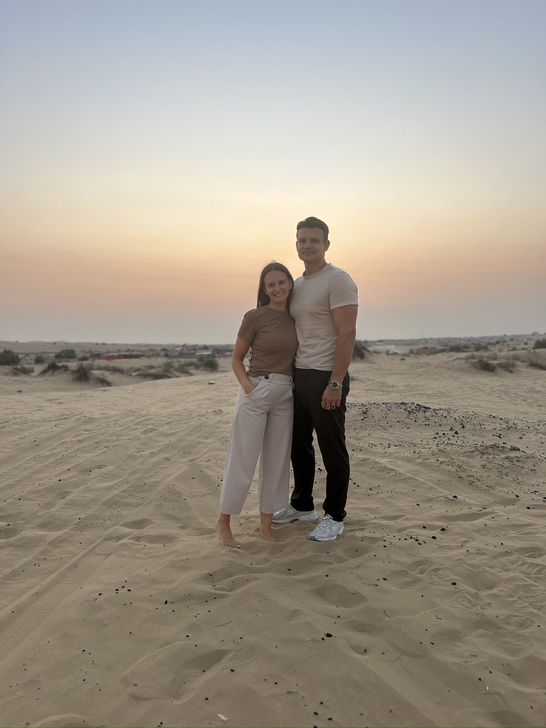 Angelina und Tassilo in der Wüste bei Dubai